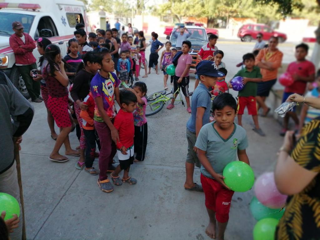 Entrega de regalos recolectados por los socios Istmo de Tehuantepec